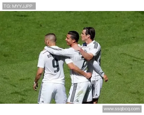 球星足坛风云录：全球传奇人物与历史瞬间全景图鉴