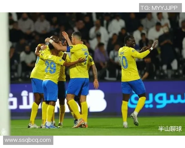 球星激战四方精彩瞬间集锦，足坛传奇碰撞梦幻对决